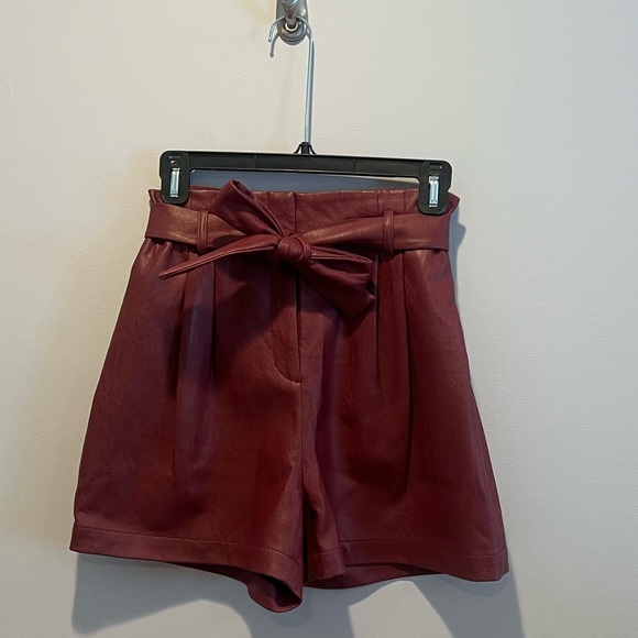 BCBG Maxazria - Pleated Faux Leather Shorts in Burgundy